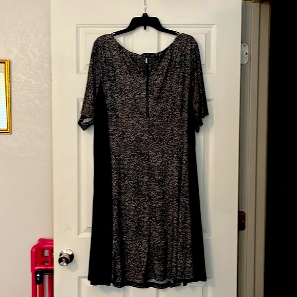 WOMEN’S PLUS SIZE DRESS : SIZE 24W - Picture 3 of 3